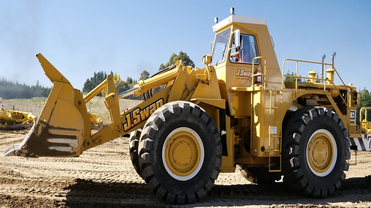 Old Caterpillar CAT 992B Wheel Loader Operating