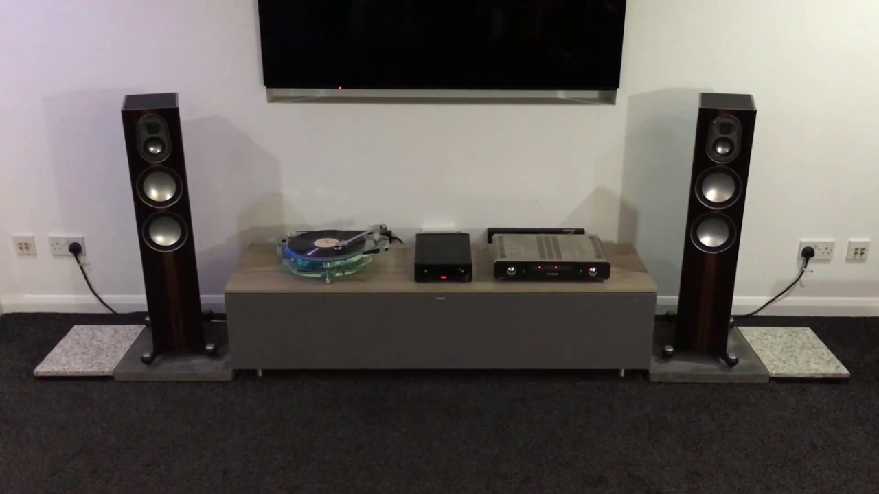 Roksan Radius 7 Turntable with Caspian M2 Amp & Monitor Audio Gold 200 Speakers - OrtonsAudioVisual