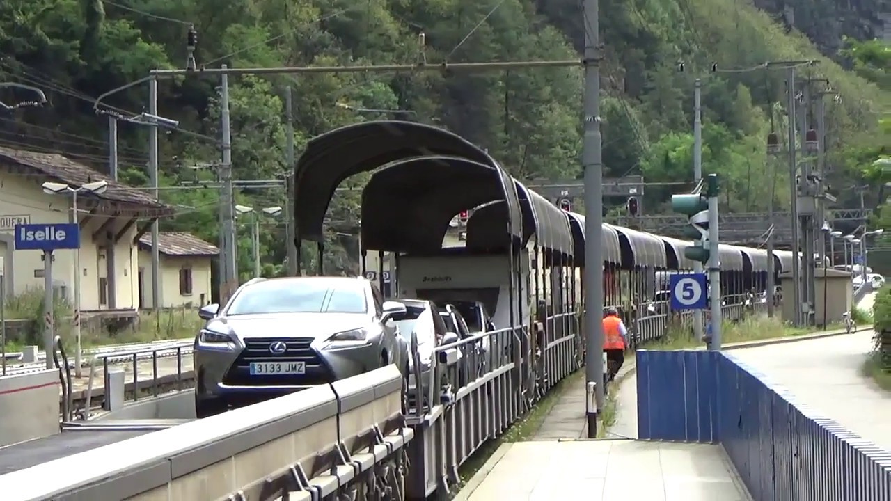 Viaggio A/R sul treno navetta da ISELLE a BRIGA nel traforo del Sempione