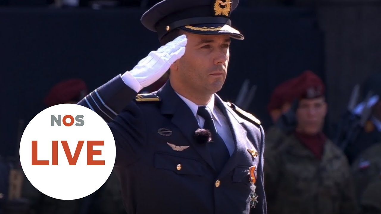 LIVE: Koning riddert Apache-piloot Roy de Ruiter