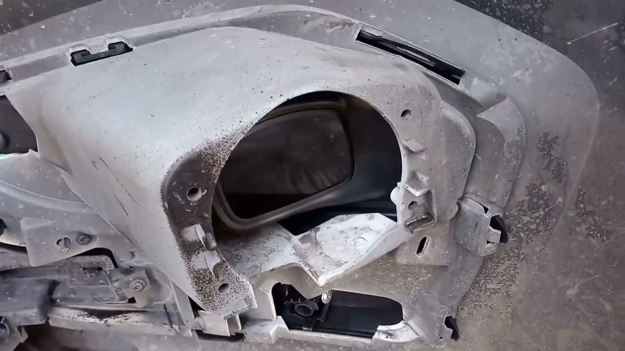 Установка облицовок противотуманных фар на Lada Vesta NG.