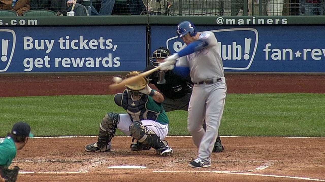 TEX@SEA: Baker belts a solo home run to right field