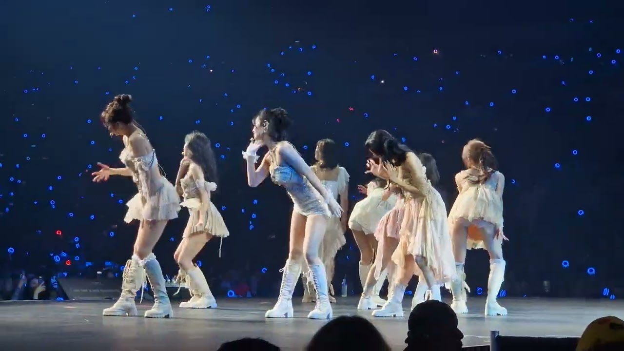 TWICE - 'The Feels' Live ( Ready To Be Tour, London Night 2)