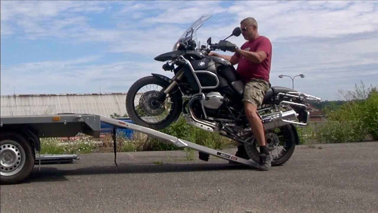 Loading Motorcycle on Trailer - BMW R 1200 GS Adventure - 256 kg
