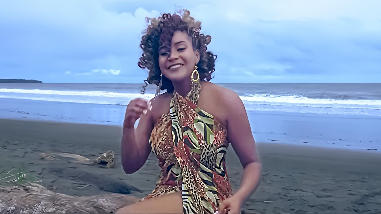 Linda Caldas - Un Nuevo Amanecer (Official Music Video)