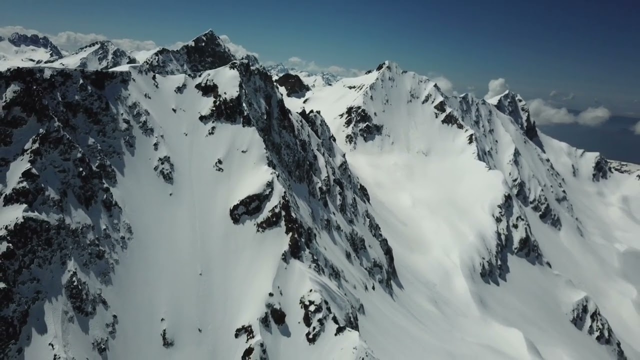 Incroyable 1er Mai à ski dans Belledonne - Couloirs filmés en drone