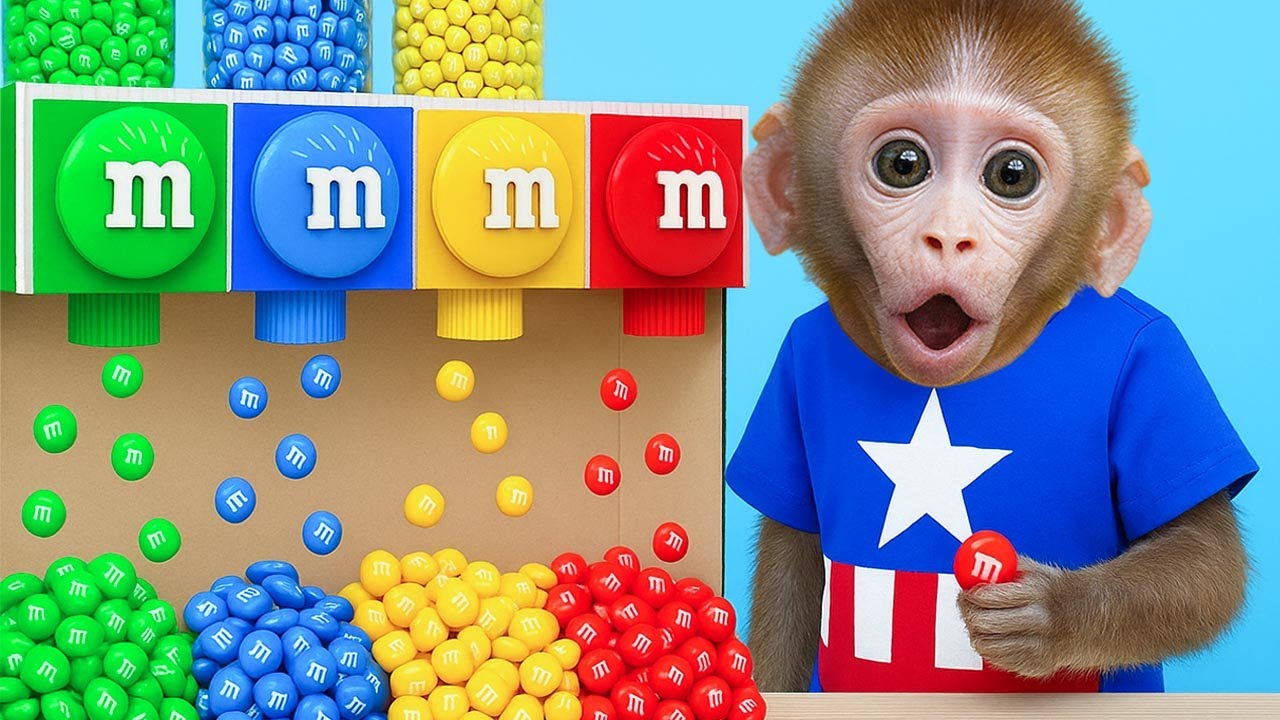 Der Affe BON BO entdeckt eine bunte M&M-Maschine! 🍬🌈😲 | BON BO MONKEY