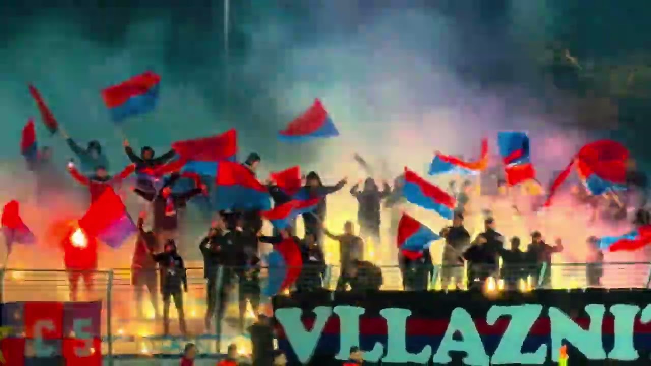 Tifozet e Vllaznise ne stadiumin Niko Dovana - Durres