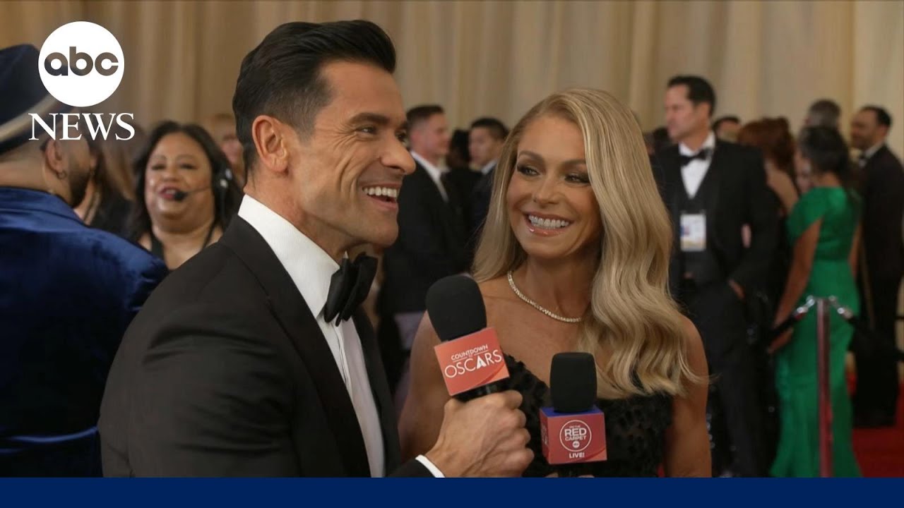 Kelly Ripa and Mark Consuelos walk the red carpet at the Oscars