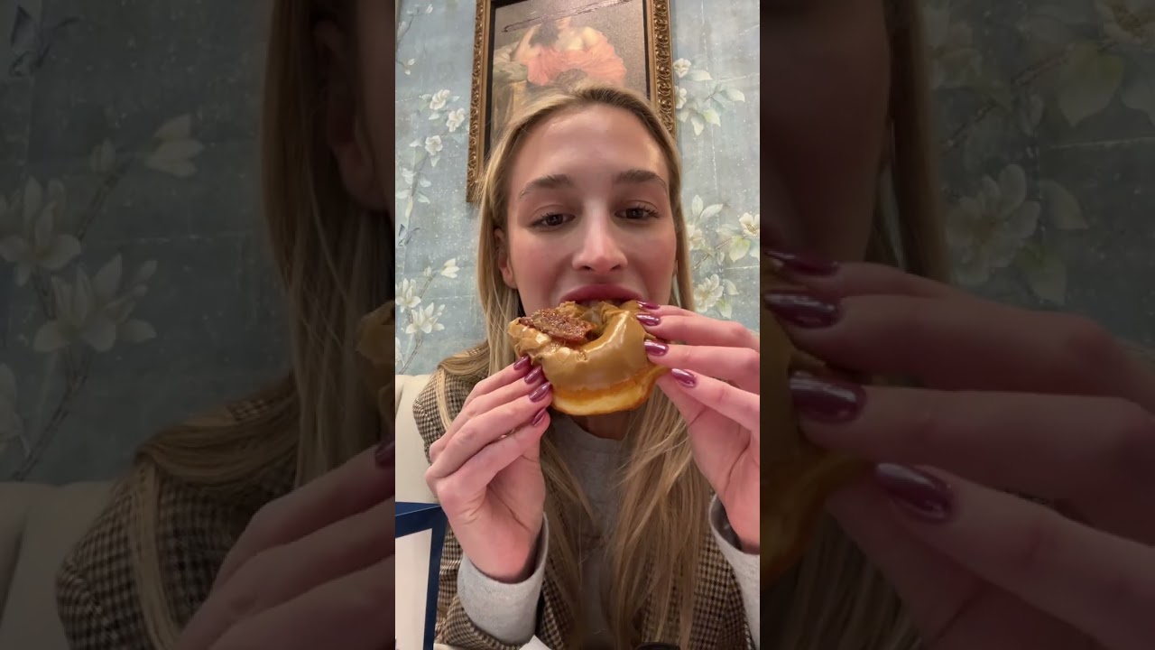 I WENT TO A DONUT SHOP ALONE AND ORDERED 4 DONUTS - SILENT REVIEW🍩