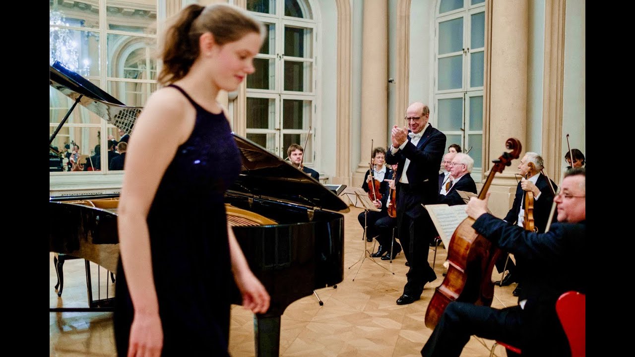 Ania Druml / Bruno Walter Symphony Orchestra: W. A. Mozart - Klavierkonzert Nr. 12 in A-Dur KV 414