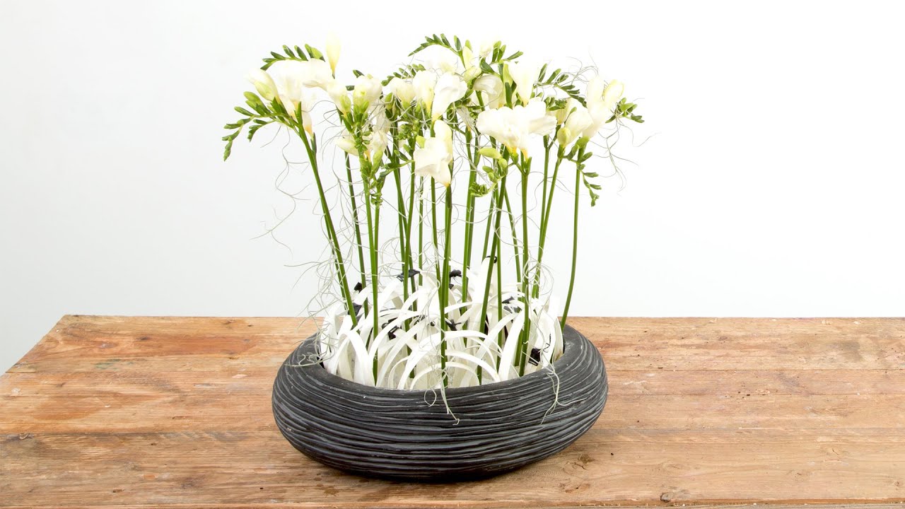 Black & White Freesia Design | Flower Factor How To | Flower Arrangement