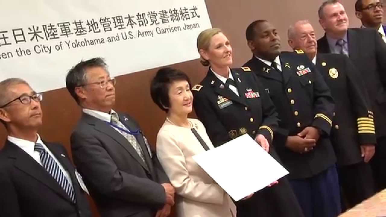 The MOU Signing Ceremony between Yokohama and USAG Japan