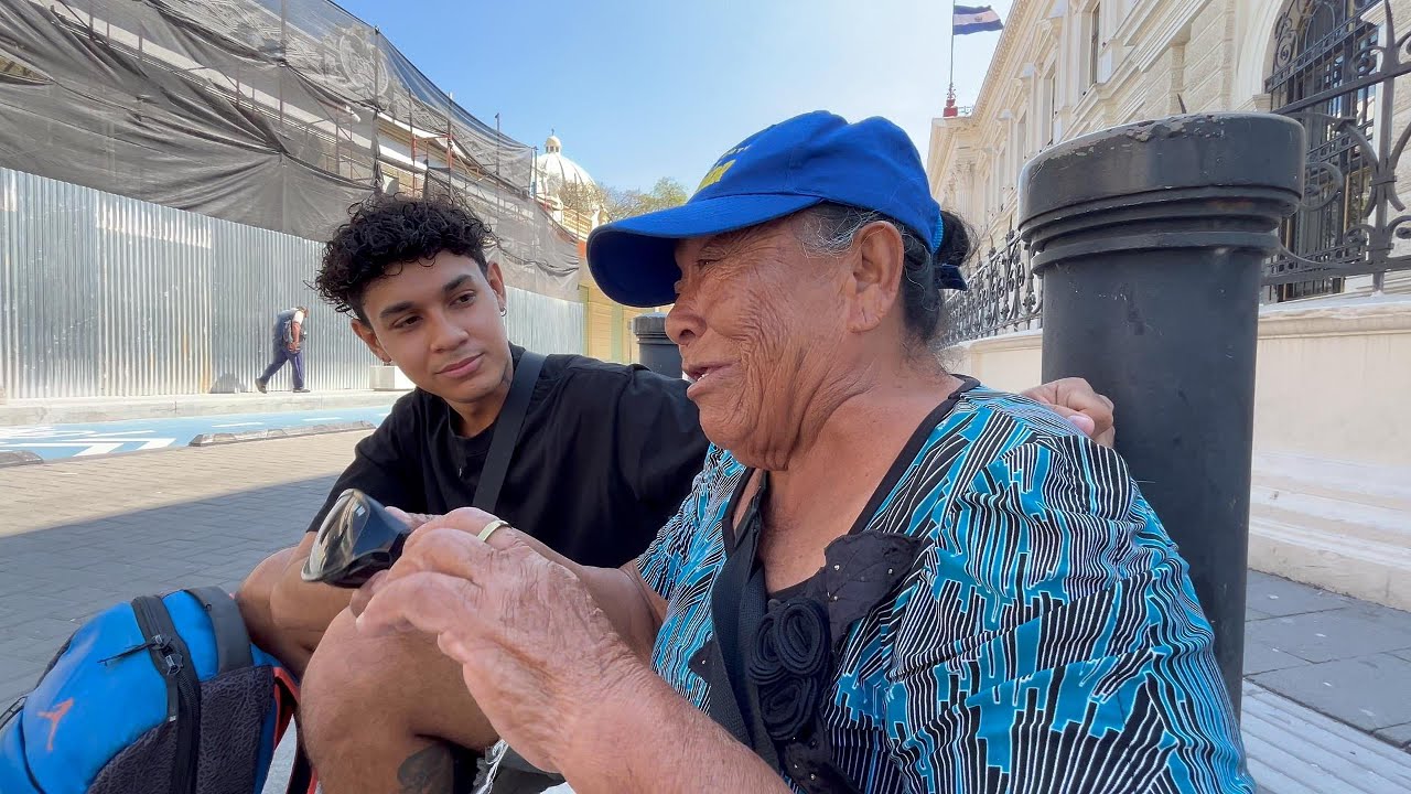 Bendiciendo a Vendedores de la Tercera Edad en el Centro de San Salvador 🥹🙌🏼🙏🏽 *segunda edición*