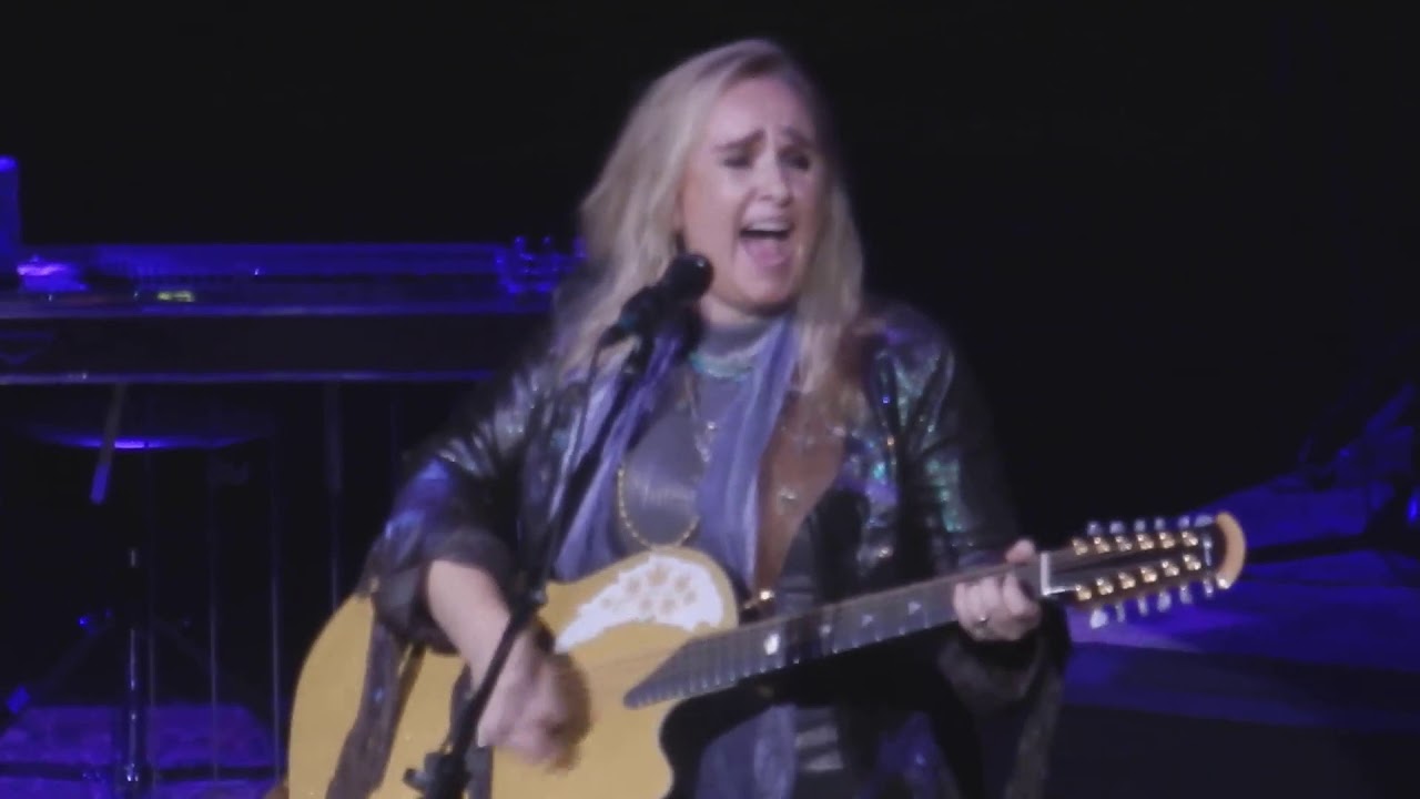 Melissa Etheridge sings 