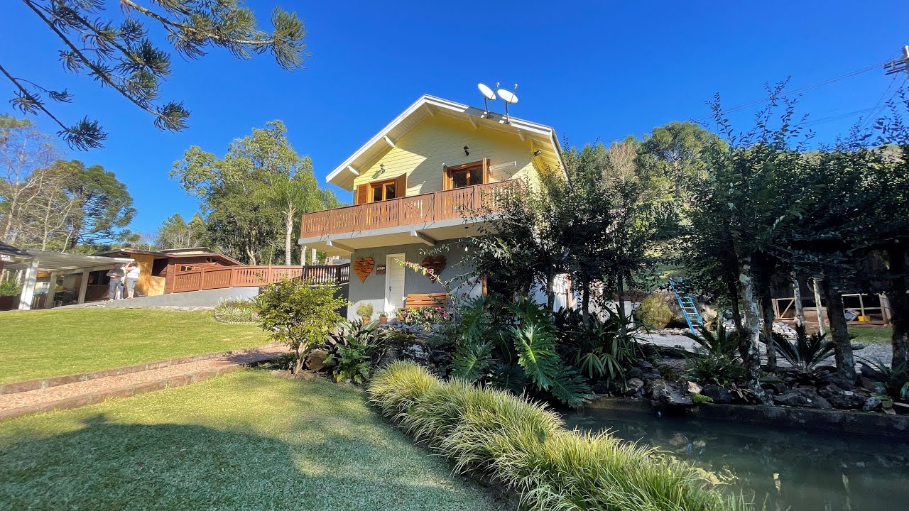 SÍTIO APAIXONANTE COM 3 CASAS, LAGO E QUIOSQUE EM GRAMADO/RS