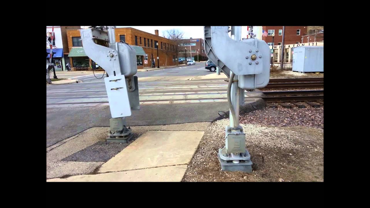 Minor Railroad Crossing Gate Malfunction - Wheaton, IL, 3/31/2015