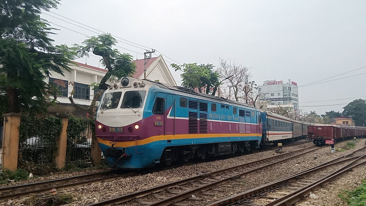 Tàu hàng và khách do D19E, tàu hàng trên tuyến phía tây (12/3/2026)