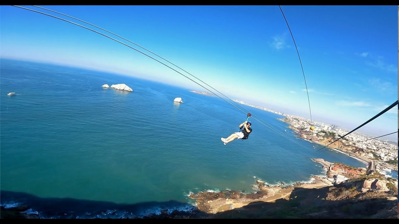 Tirolesa desde el faro de Mazatlán