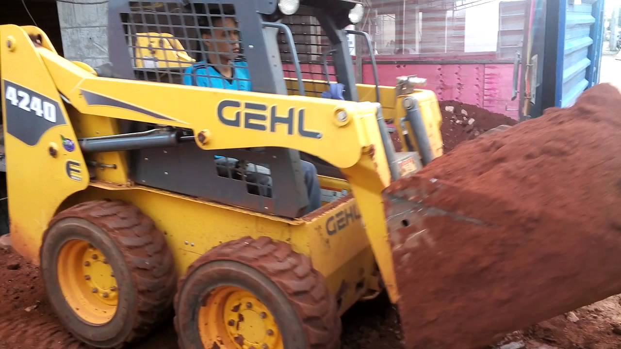 Mini carregadeira Gehl 4240 Goiânia-go