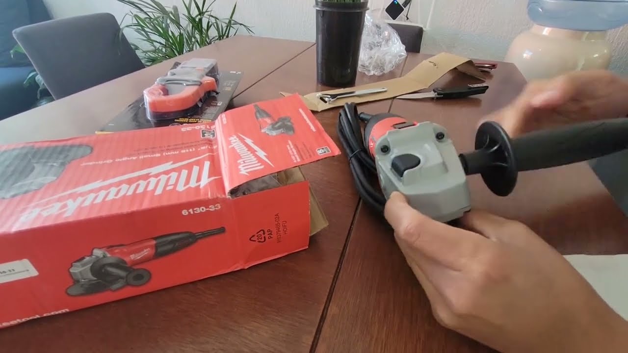 Unboxing Amoladora Angular Pequeña 4 ½" Milwaukee Mod: 6130-33