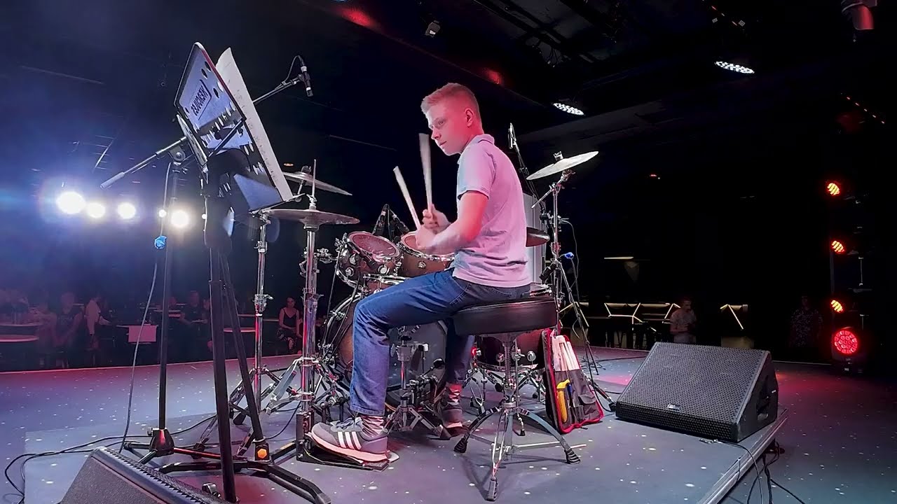 Misery Business (Paramore) - drum cover by Toma Apostolov