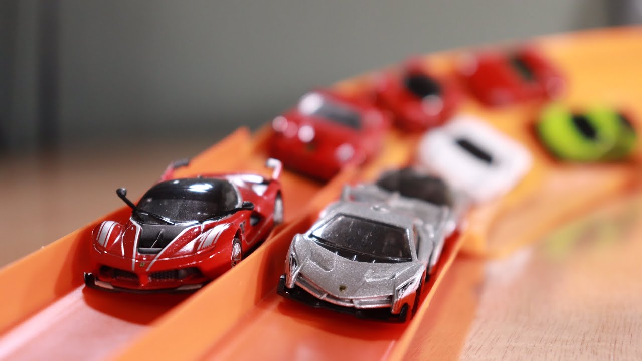 HOT WHEELS LAMBORGHINI VS FERRARI SUPER CURVE BATTLE | JonRacer3