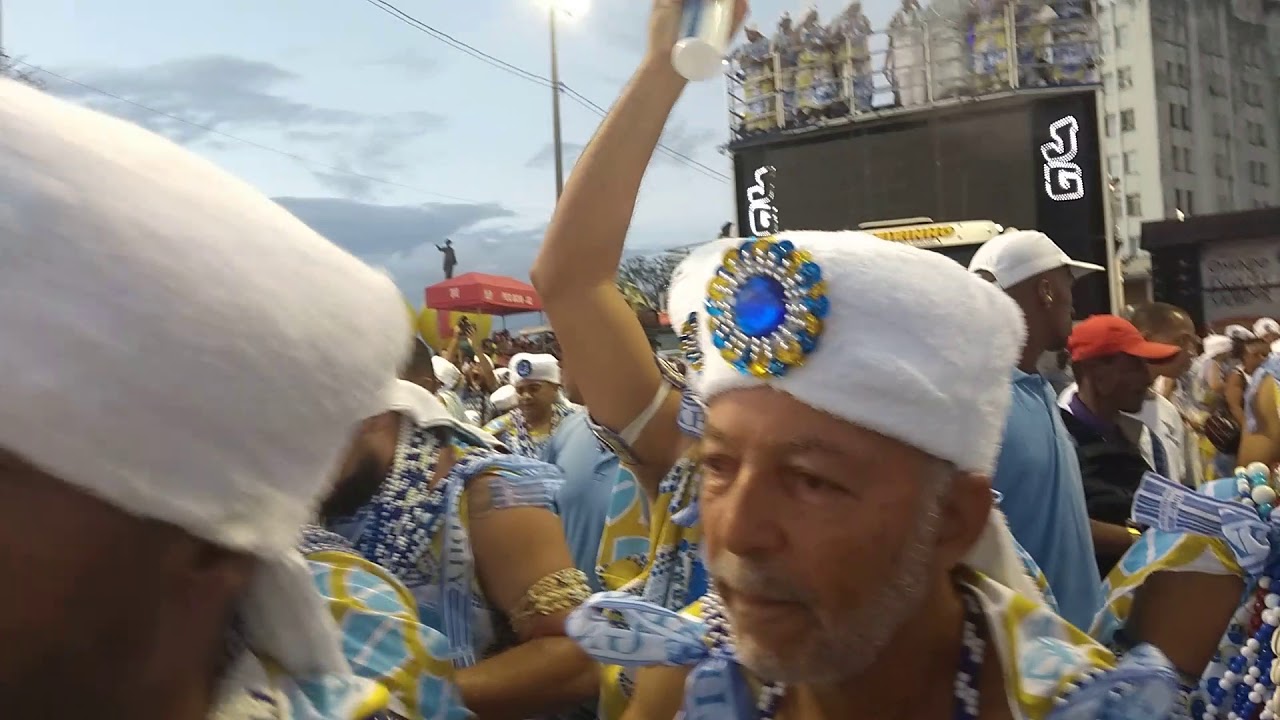 filhos de Gandhy carnaval 2019- descendo a praça castro Alves
