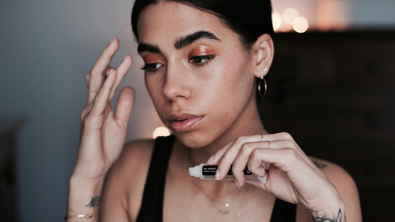 Minimal Glossy Lid Look