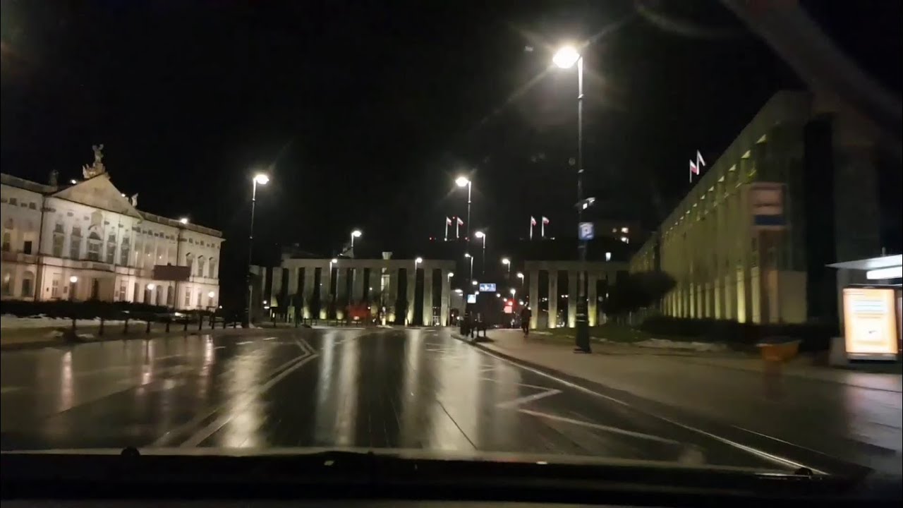 Nocna jazda po Warszawie - przepisy drogowe i historia.