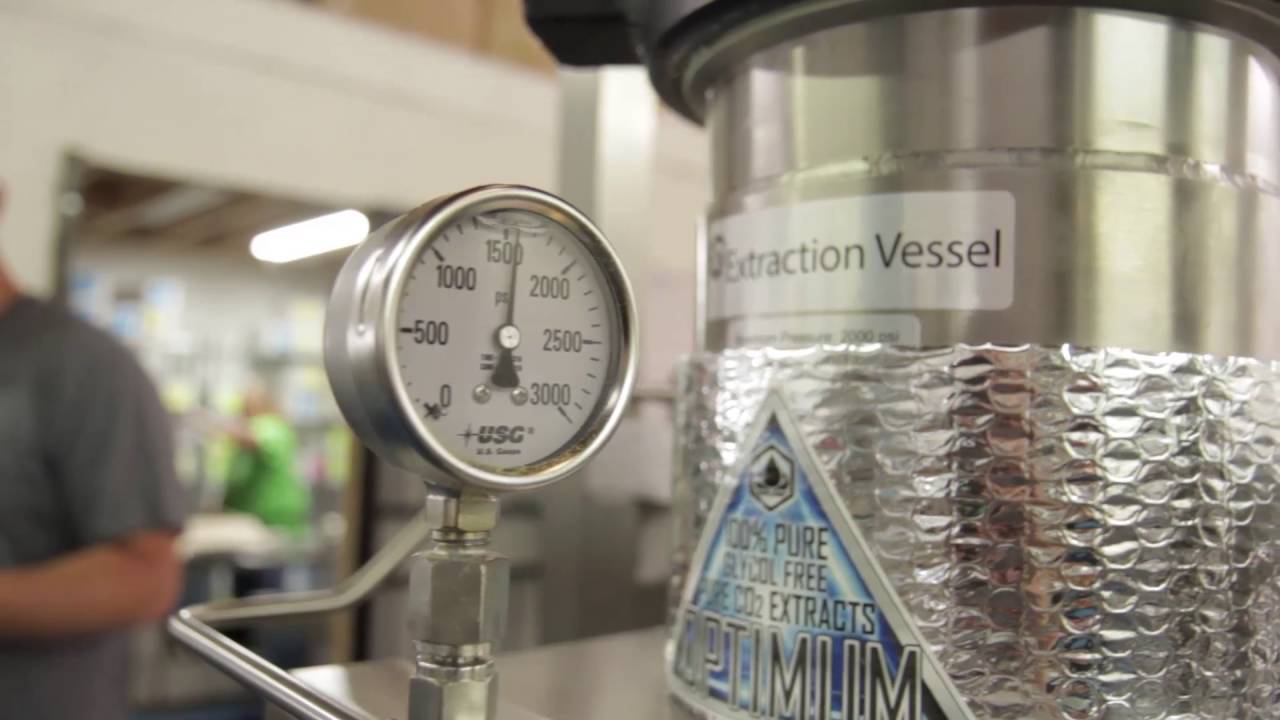 An Hour of CO2 Plant Extraction with the Hi-Flo Fx2