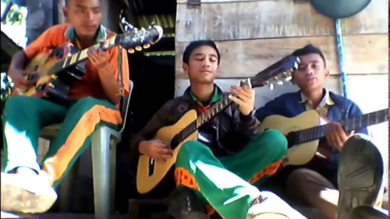 ANAK BATAK BERBAKAT HEBAT BERMAIN GITAR