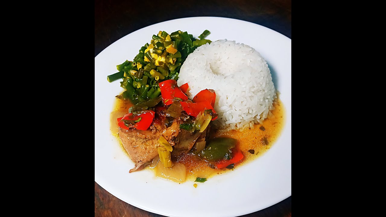 POLLO EN SALSA DE VINO Y LAUREL