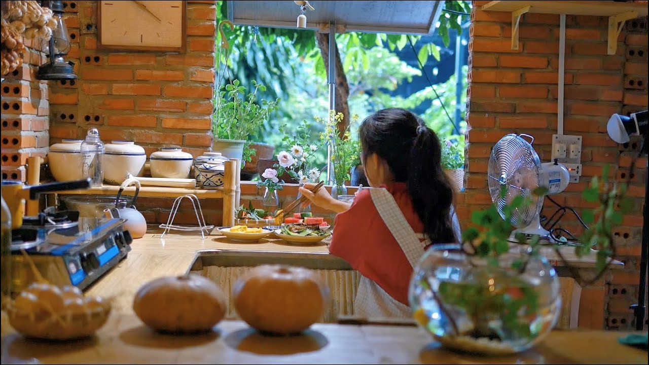 Vlog 1: A simple lunch made with vegetables from the garden | bữa cơm với cải thìa xào, trứng chiên
