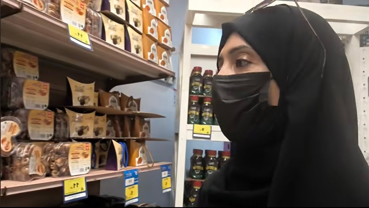 شاركت معاكم أجواء عراضة جيراني😍 أمي فرحاتنا هد النهار بواحد كسكسو فاعل تارك بالتفاية والخضرة☺️ 
