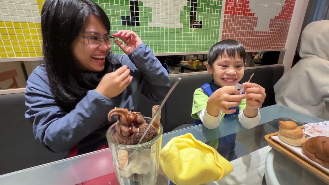 Charls’ trip to Taiwan - Poop cafe 
