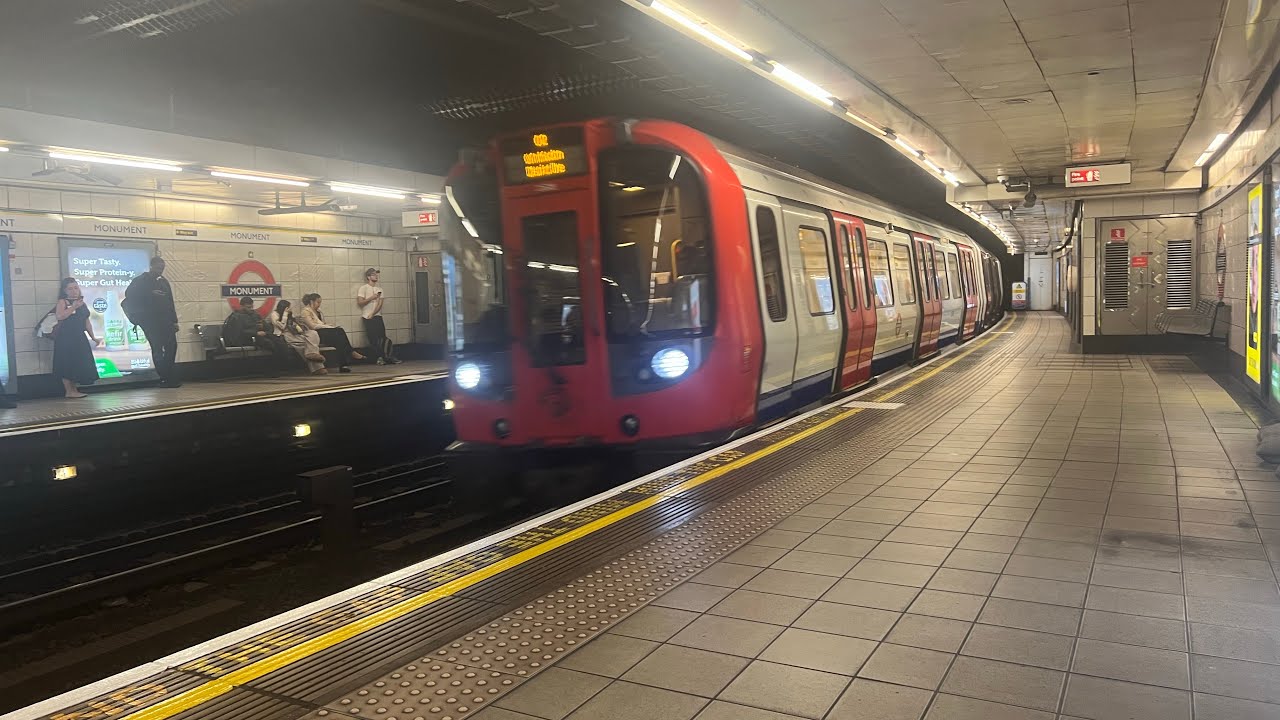 London Underground District Line at Monument 2025