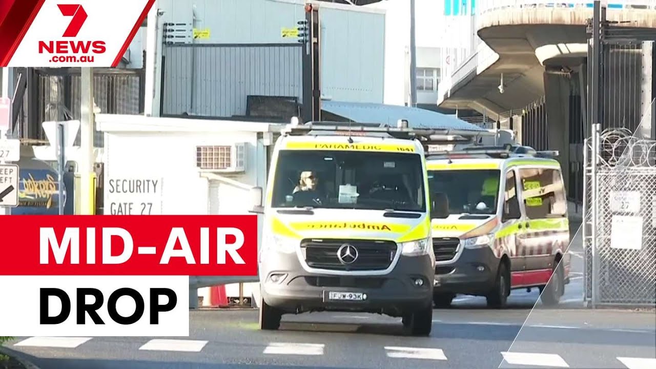 Flight attendants injured in Sydney turbulence scare | 7NEWS