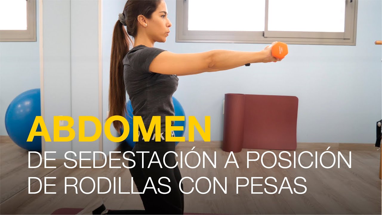 Ejercicio de Pilates para trabajar abdomen con pesas