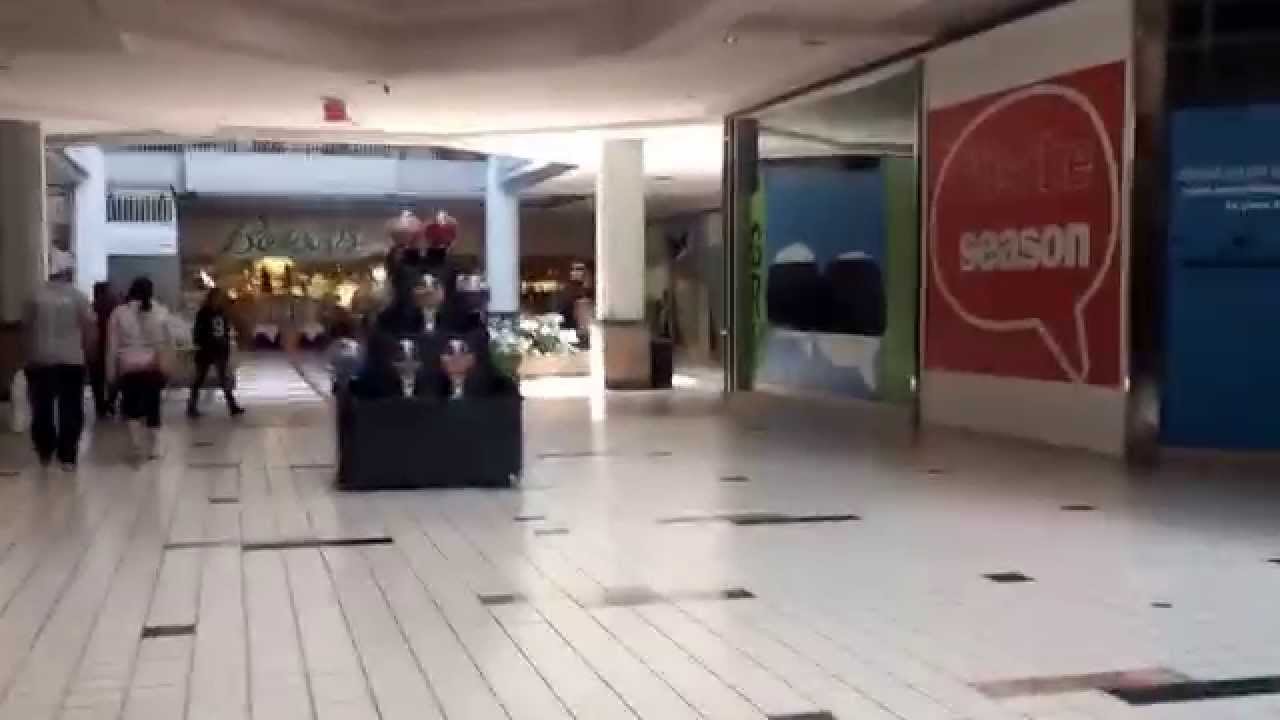 Granite Run Mall, empty.