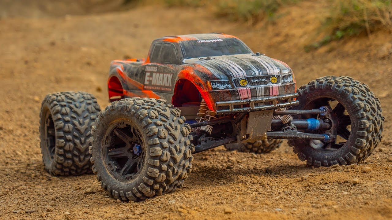 Traxxas E-Maxx Brushless Edition Motocross Track | 4K Slow Motion