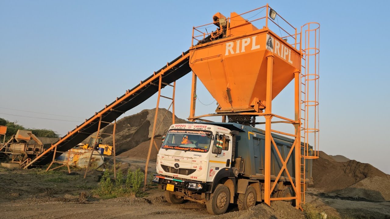 Tata Signa { Bs6 3530 tk Dumper } in vogele paver machine full video....