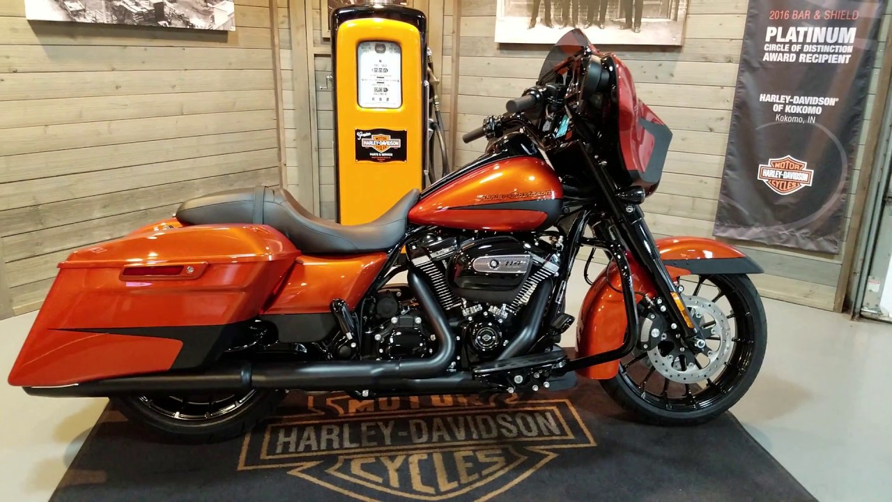 2019 Street Glide Special FLHXS-Scorched Orange/Black Denim