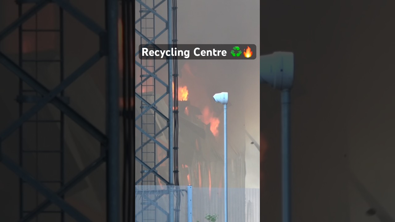 *RECYCLING CENTRE 🔥* Make Pumps 15 In Bermondsey #emergency #fire #firefighter #news #uk #london