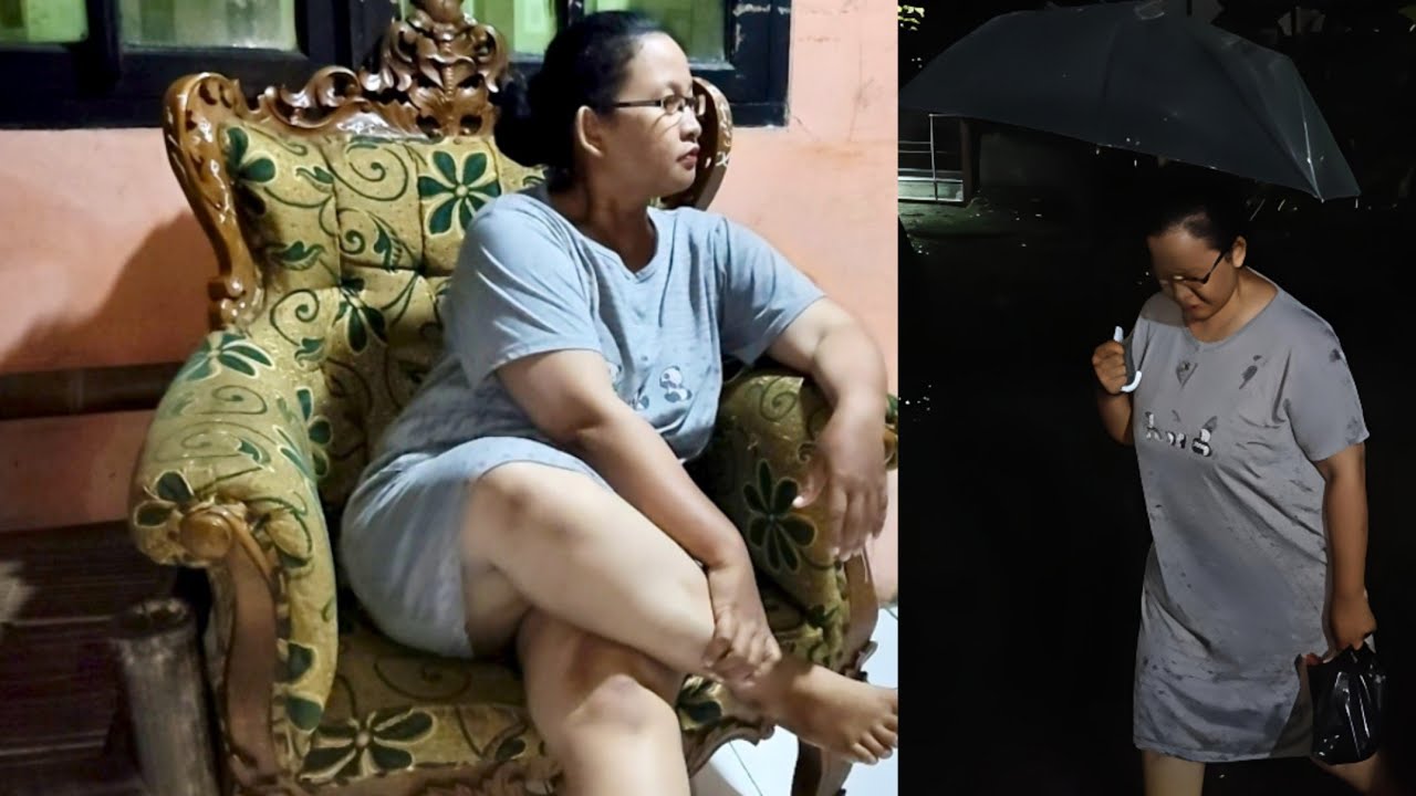 Hujan Deres Beli Jajanan Buat Cemilan - Daily Life