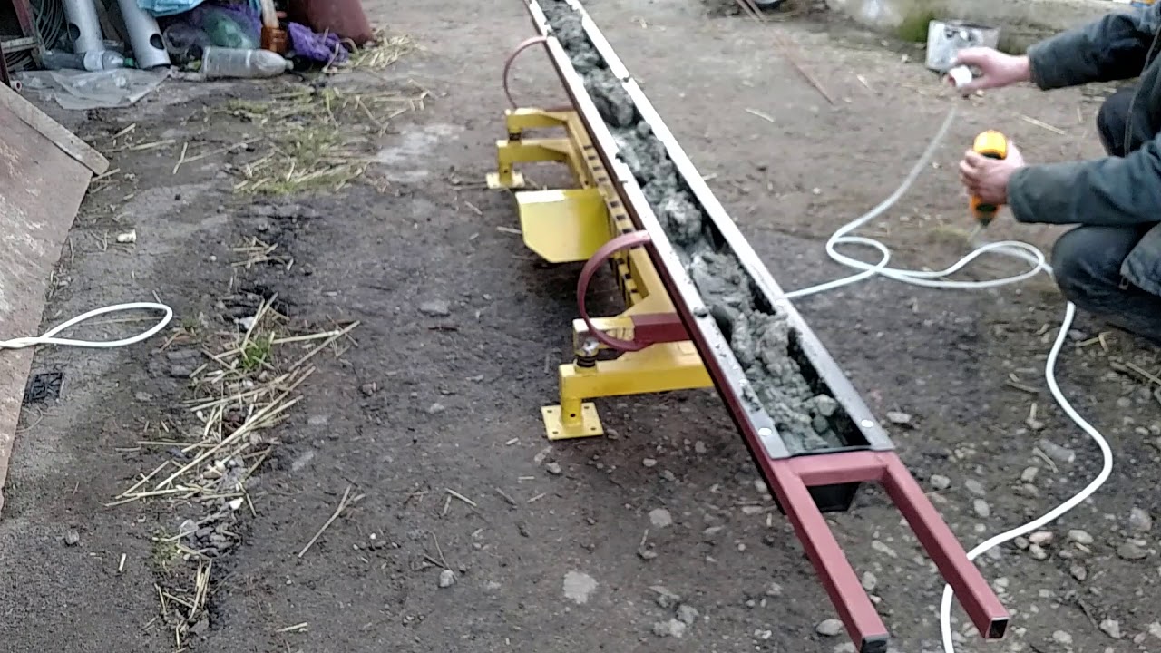 Бетонные столбы собственного производства.
