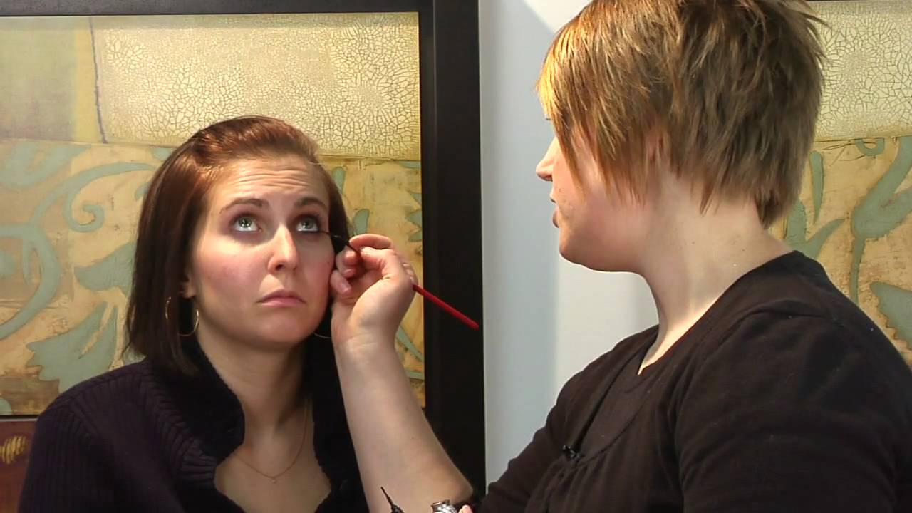 Applying Makeup : How to Apply Liquid Eyeliner to the Bottom Eye