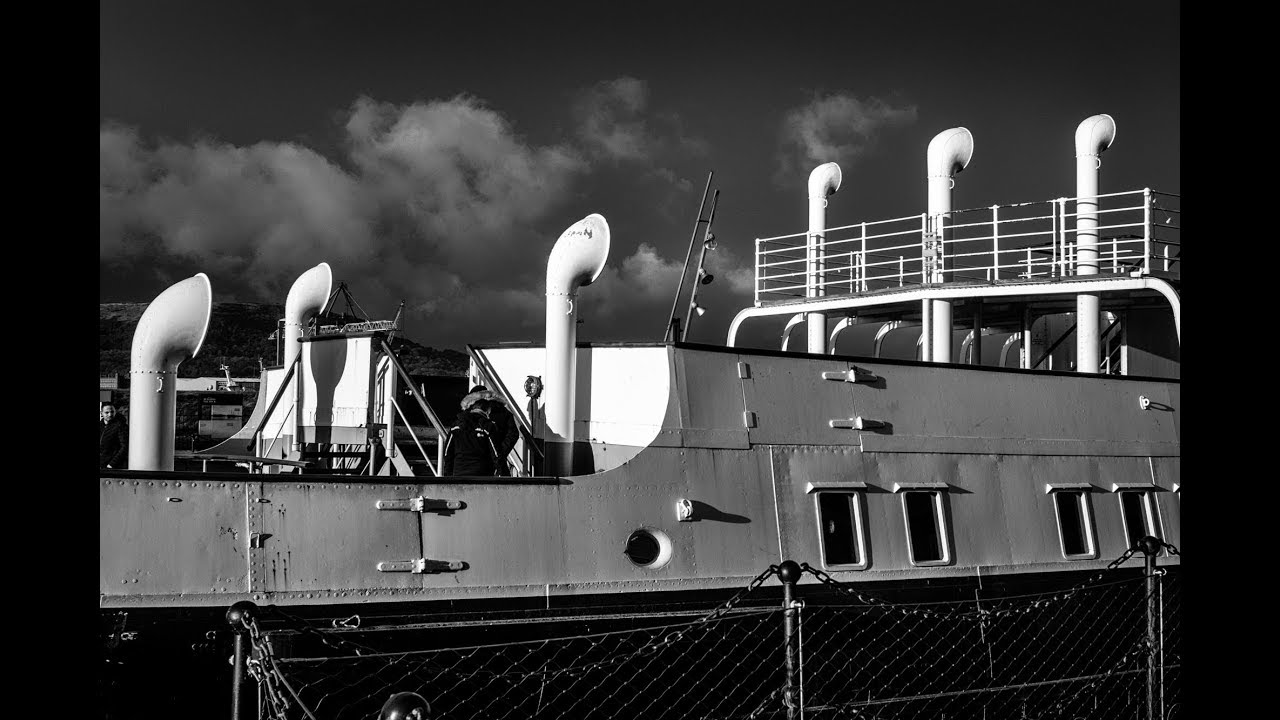 A black and white project: Belfast by Fuji X100F