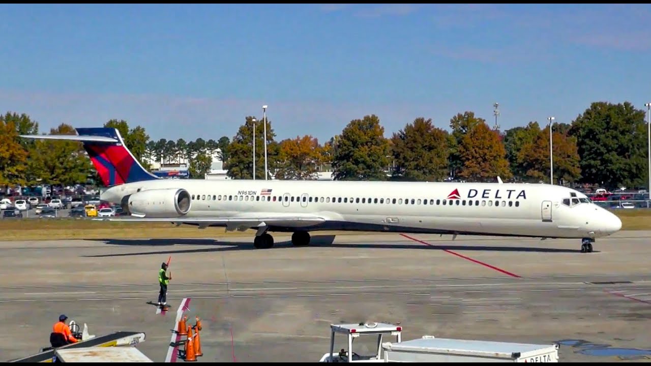 DELTA AIRLINES MD-90 / Charlotte to Atlanta
