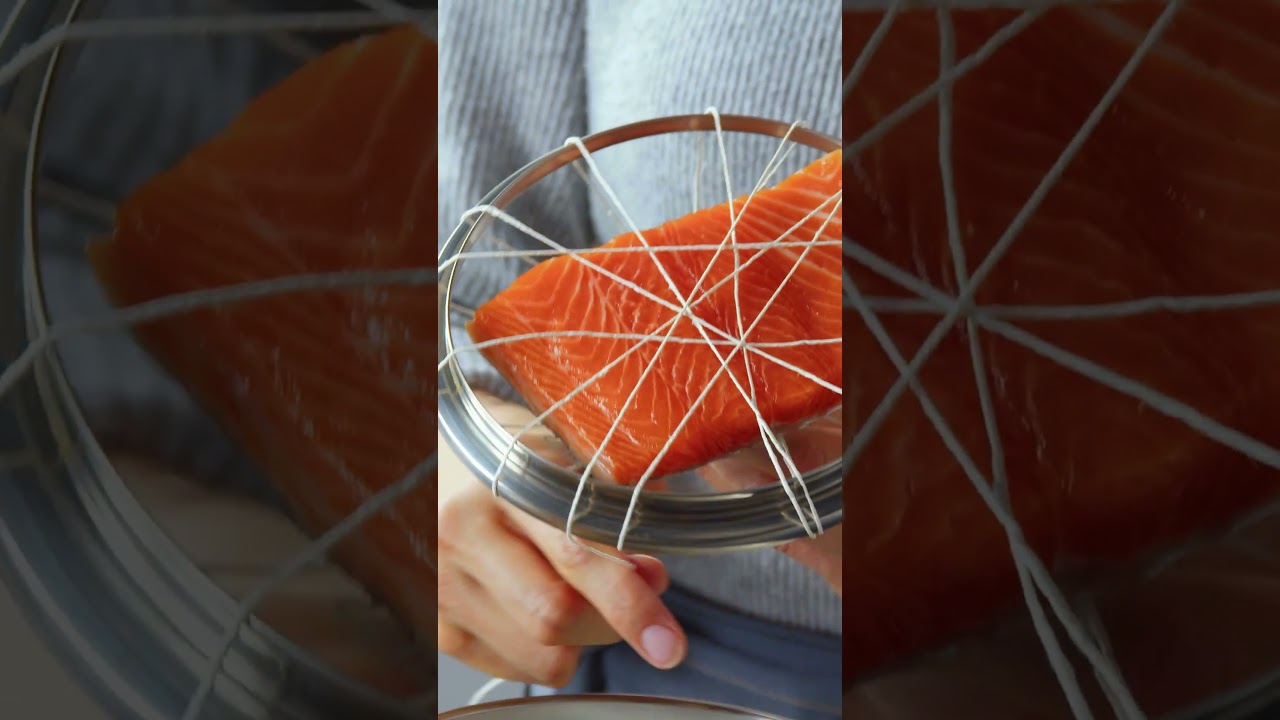 Quick, easy & healthy steamed salmon &mdash; no fancy equipment necessary! 🐟🤍😋 #shorts